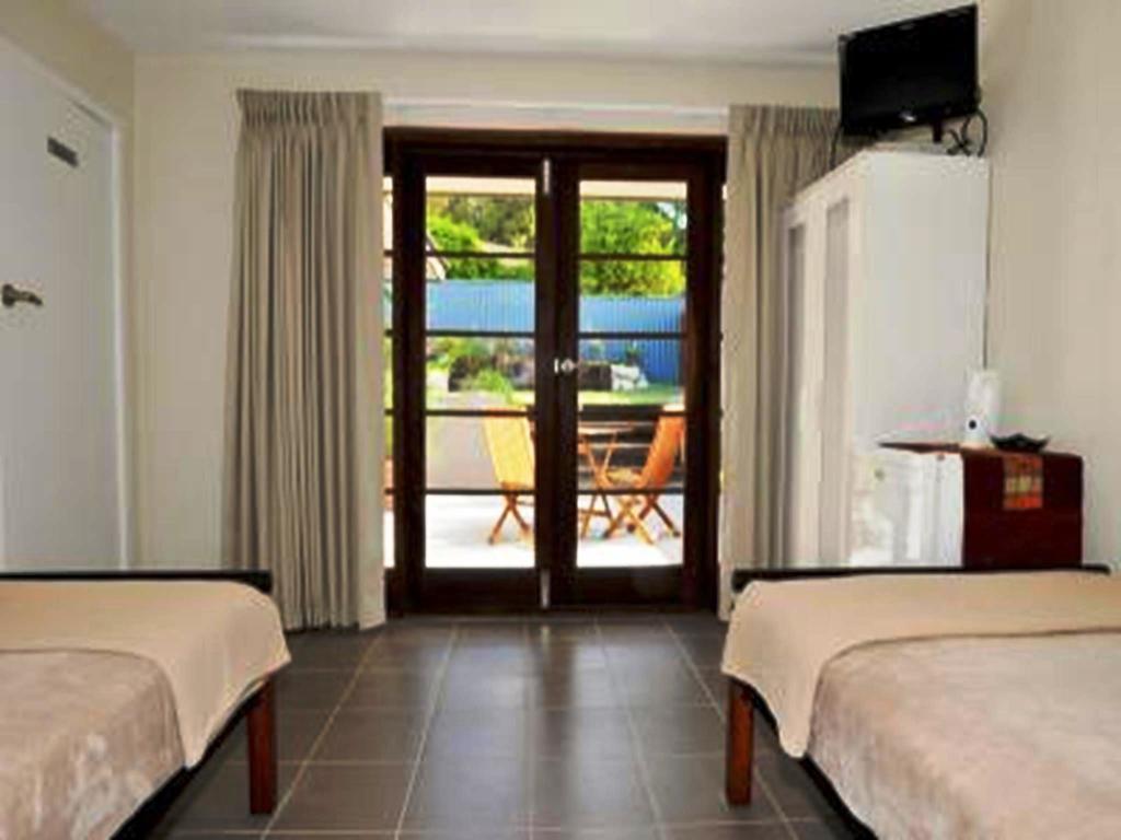 Waikiki Beach Bed And Breakfast Hopeland Exterior foto